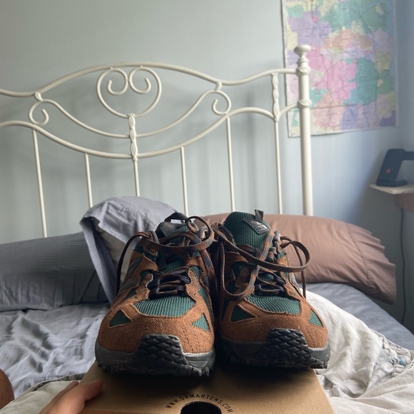 New Balance 610V1 Sneakers - Picture 3 of 11